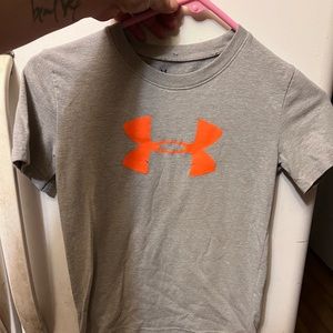 Boys under Armour tee